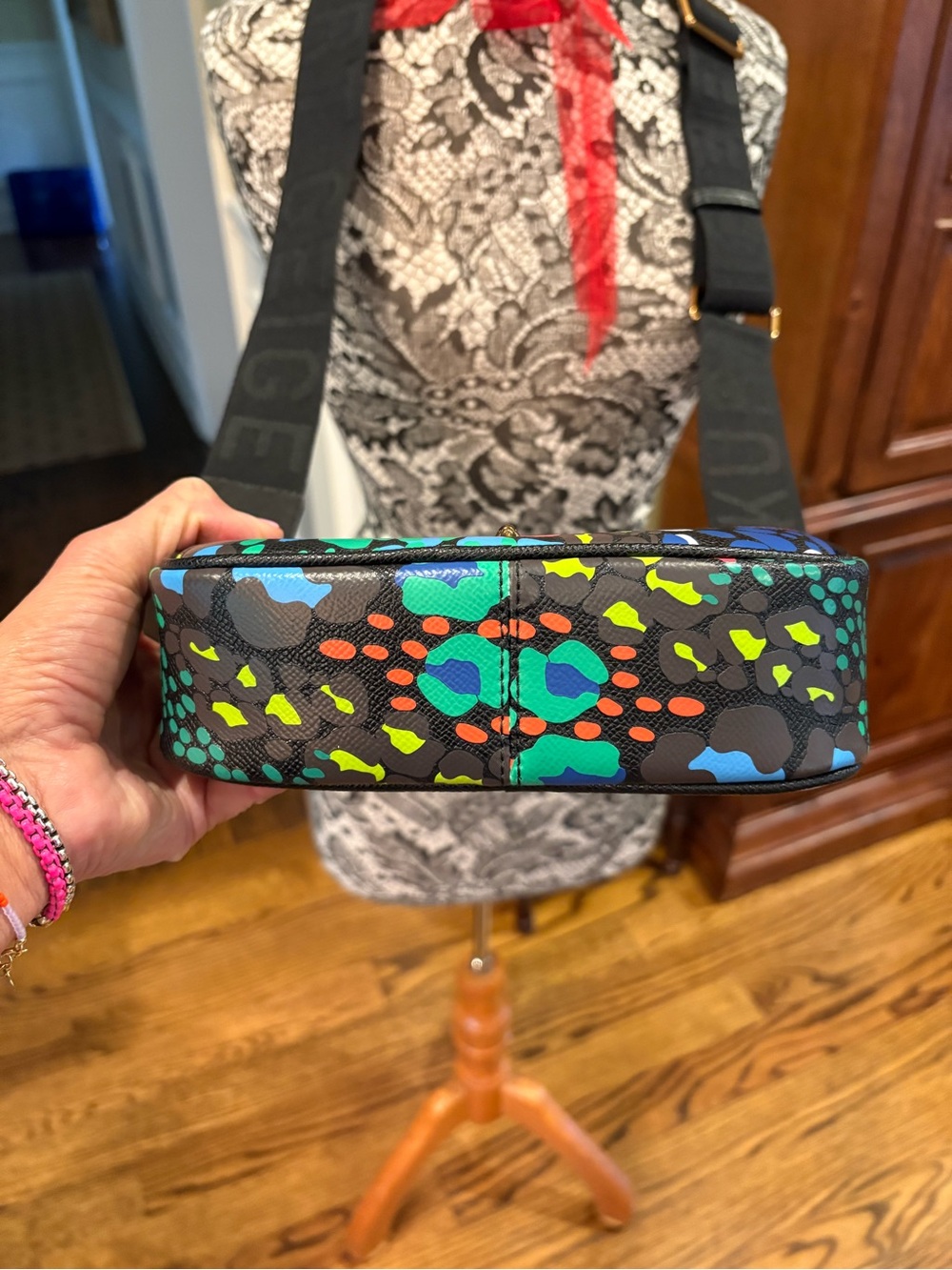 Kurt Geiger London Hampstead Camera Bag - Picture 4 of 12